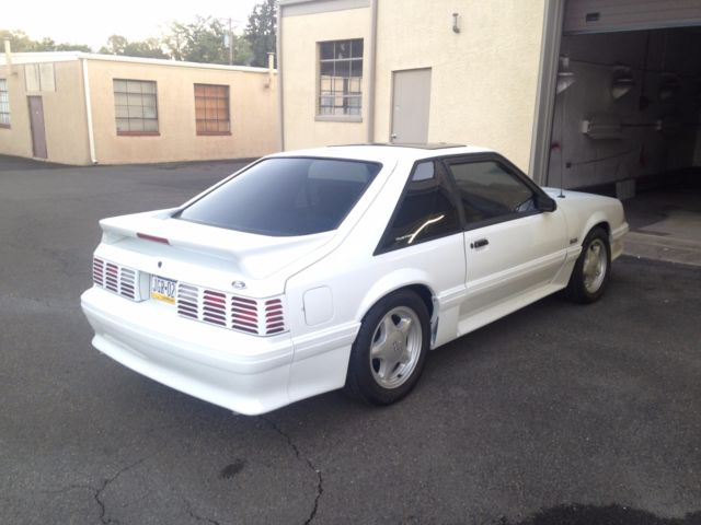 1990 White Ford Mustang