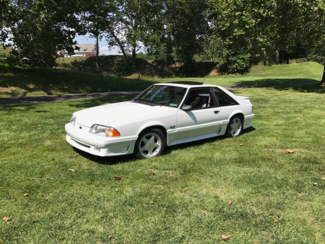1990 White Ford Mustang