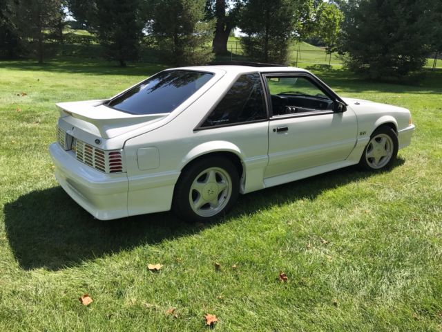1990 White Ford Mustang