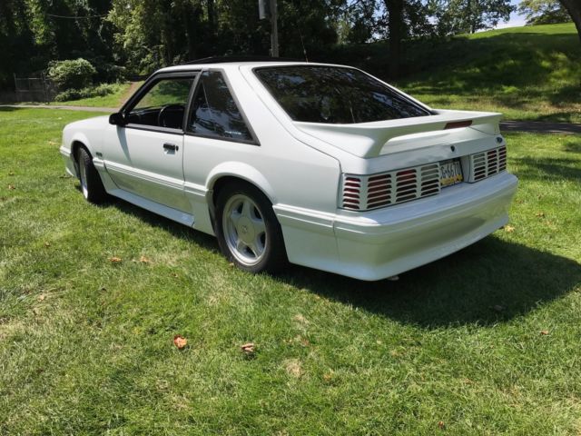 1990 White Ford Mustang