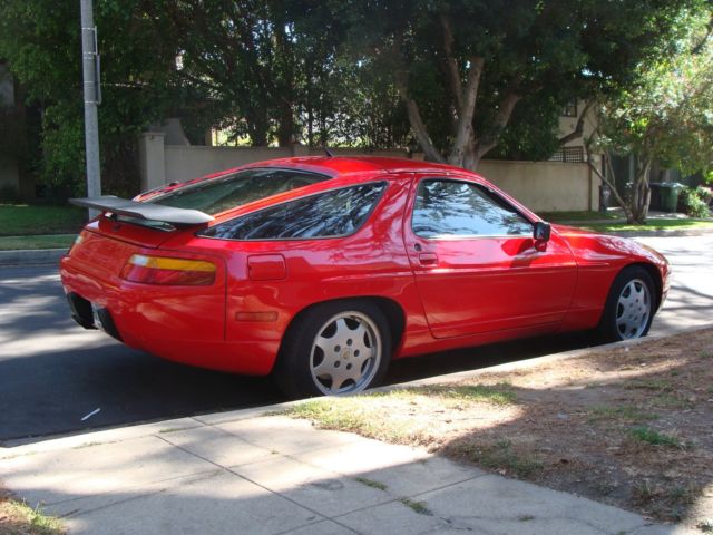 1990 Red Porsche 928 Coupe