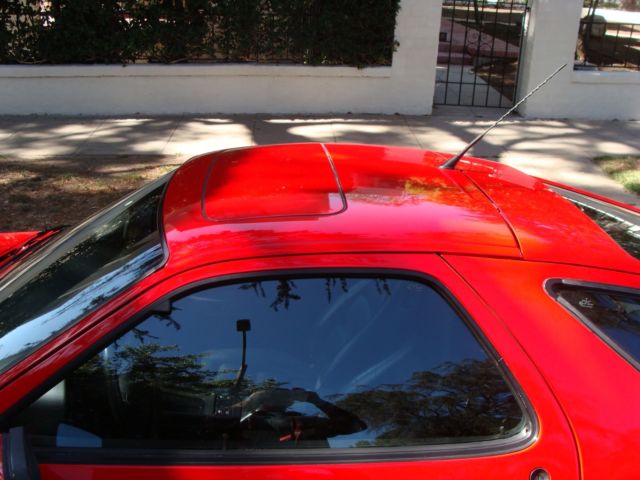 1990 Red Porsche 928 Coupe