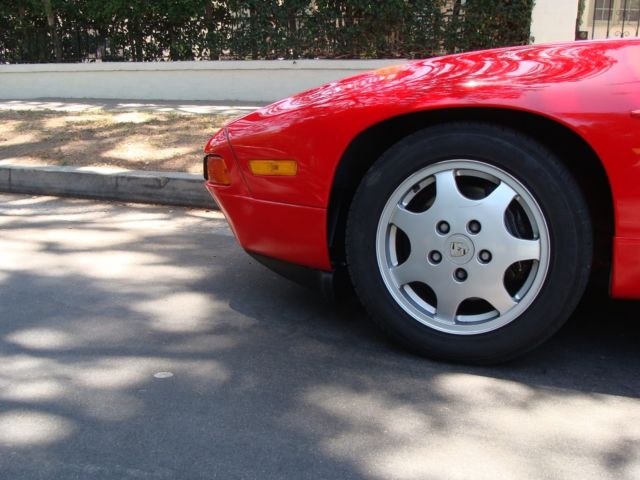 1990 Red Porsche 928 Coupe