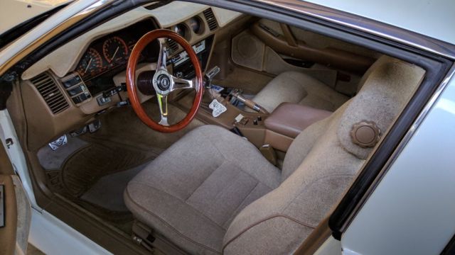 1984 White Nissan 300ZX Coupe