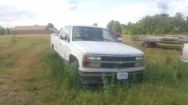1992 White and grey Chevrolet C/K Pickup 1500 Extended Cab Pickup