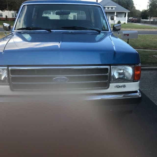 1990 Blue Ford Bronco Wagon