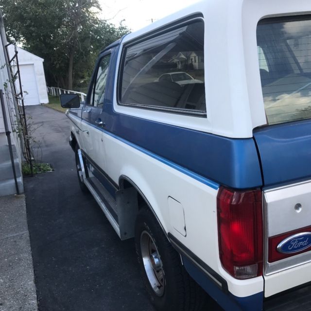 1990 Blue Ford Bronco Wagon