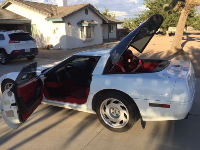 1991 White Chevrolet Corvette Coupe