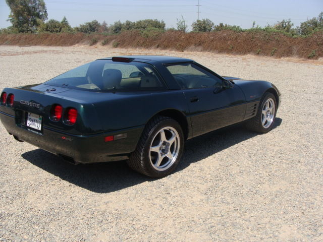 1992 polo green Chevrolet Corvette Coupe