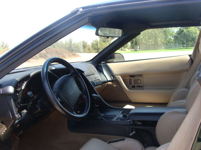 1992 polo green Chevrolet Corvette Coupe