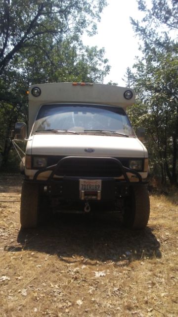 1992 White Ford E-Series Van