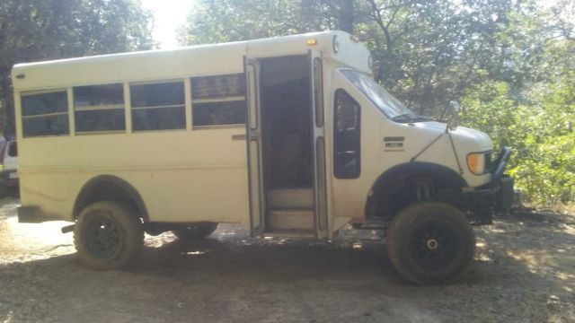 1992 White Ford E-Series Van