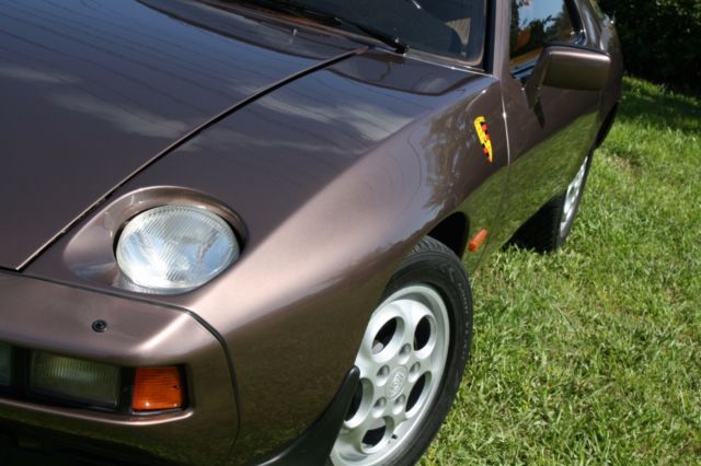 1979 Gold Porsche 928 Coupe