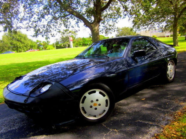 1986 Blue Porsche 928 HATCHBACK