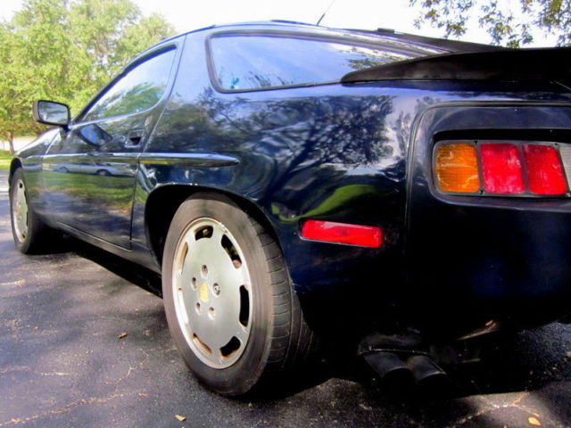 1986 Blue Porsche 928 HATCHBACK