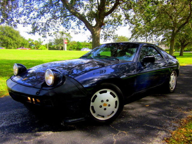 1986 Blue Porsche 928 HATCHBACK