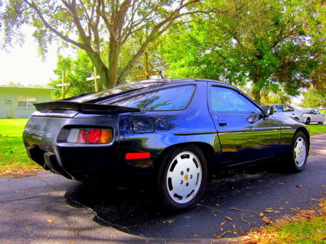 1986 Blue Porsche 928 HATCHBACK