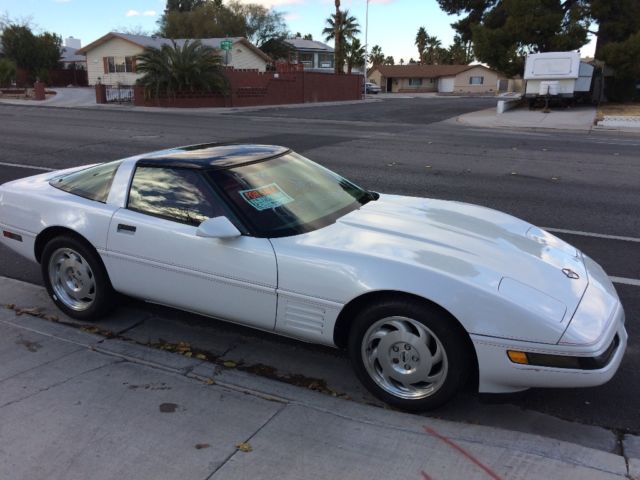 1993 White Chevrolet Corvette Coupe