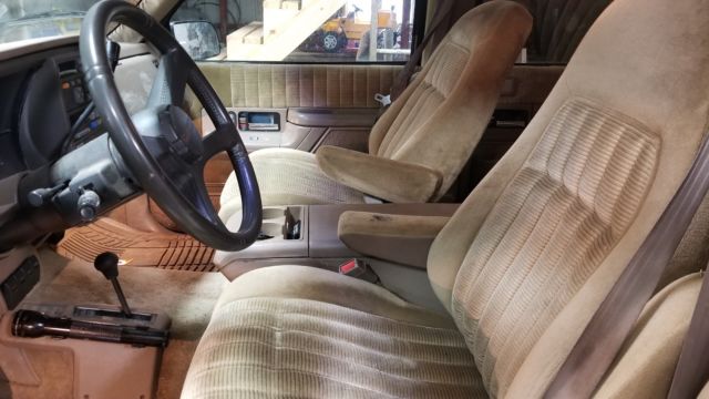 1993 Tan Chevrolet Suburban SUV