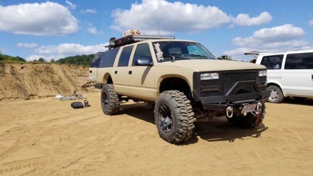 1993 Tan Chevrolet Suburban SUV