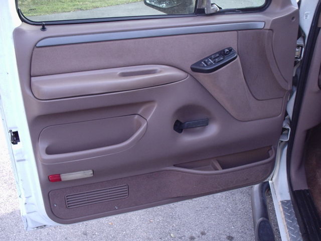1993 White Ford Bronco SUV