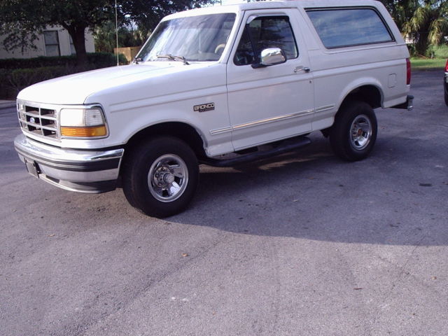 1993 White Ford Bronco SUV
