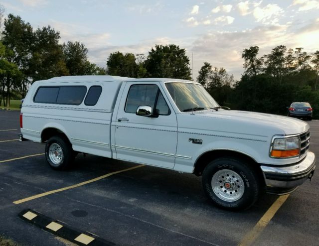 1993 White Ford F-150 Standard Cab Pickup