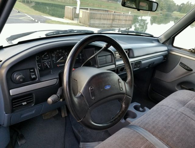 1993 White Ford F-150 Standard Cab Pickup