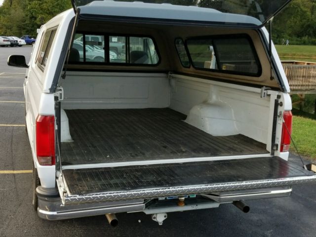 1993 White Ford F-150 Standard Cab Pickup
