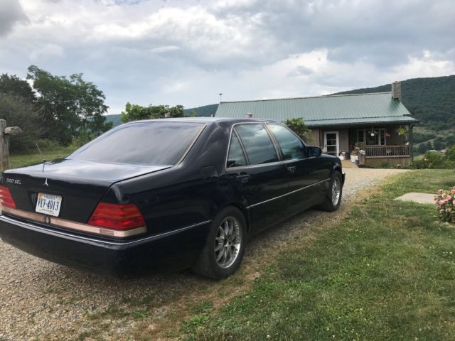1993 Dark Blue/Black Mercedes-Benz 500-Series Sedan