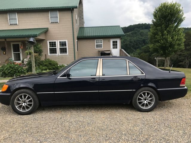 1993 Dark Blue/Black Mercedes-Benz 500-Series Sedan