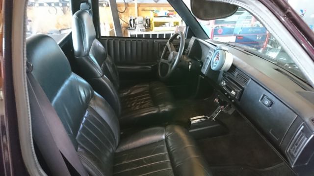 1993 Burgundy Chevrolet S-10 Cab & Chassis