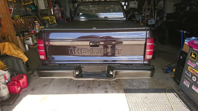 1993 Burgundy Chevrolet S-10 Cab & Chassis