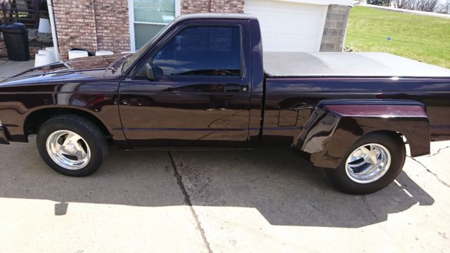 1993 Burgundy Chevrolet S-10 Cab & Chassis
