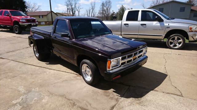 1993 Burgundy Chevrolet S-10 Cab & Chassis