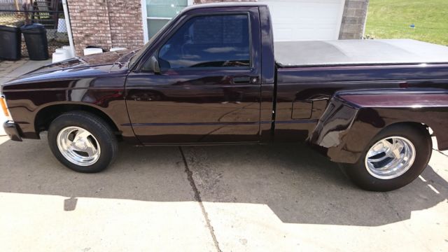 1993 Burgundy Chevrolet S-10 Cab & Chassis