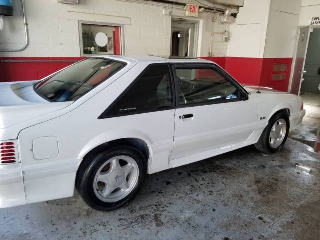 1992 White Ford Mustang