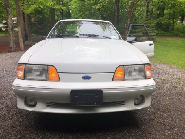 1992 White Ford Mustang