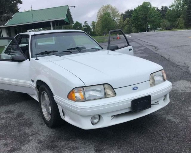 1992 White Ford Mustang