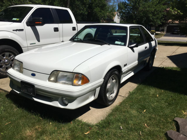 1992 White Ford Mustang