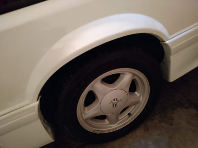 1992 White Ford Mustang