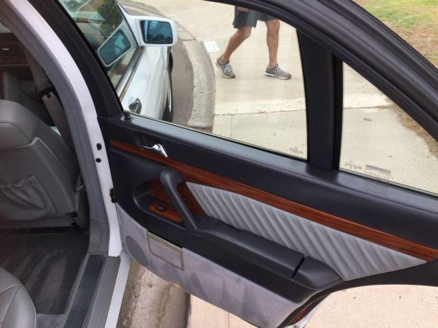 1993 White Mercedes-Benz S-Class