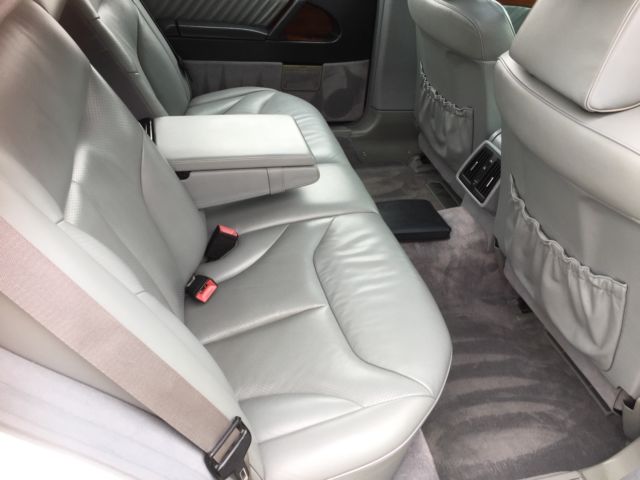 1993 White Mercedes-Benz S-Class