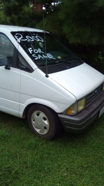 1994 White Ford Aerostar Minivan