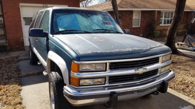 1994 Blue Chevrolet Suburban SUV