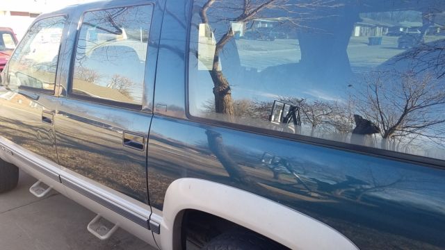 1994 Blue Chevrolet Suburban SUV