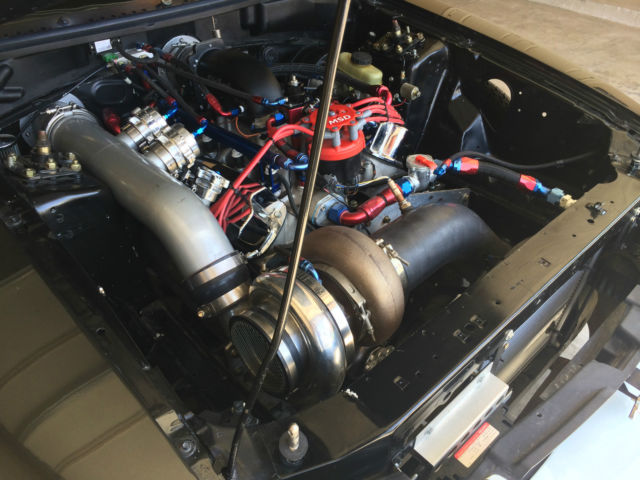 1994 White and Charcoal Ford Mustang Coupe