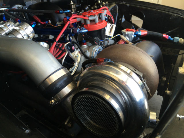 1994 White and Charcoal Ford Mustang Coupe
