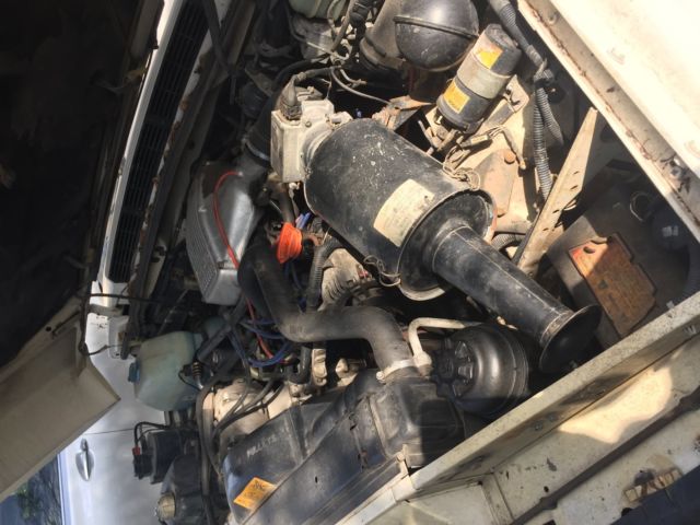 1994 White Land Rover Range Rover SUV