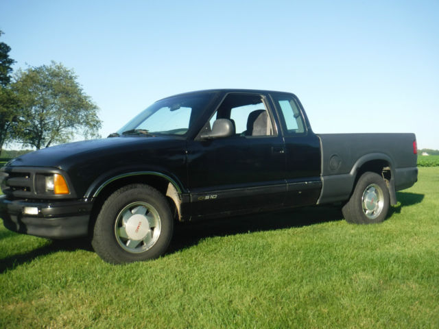 1994 Black Chevrolet S-10 Extended Cab Pickup